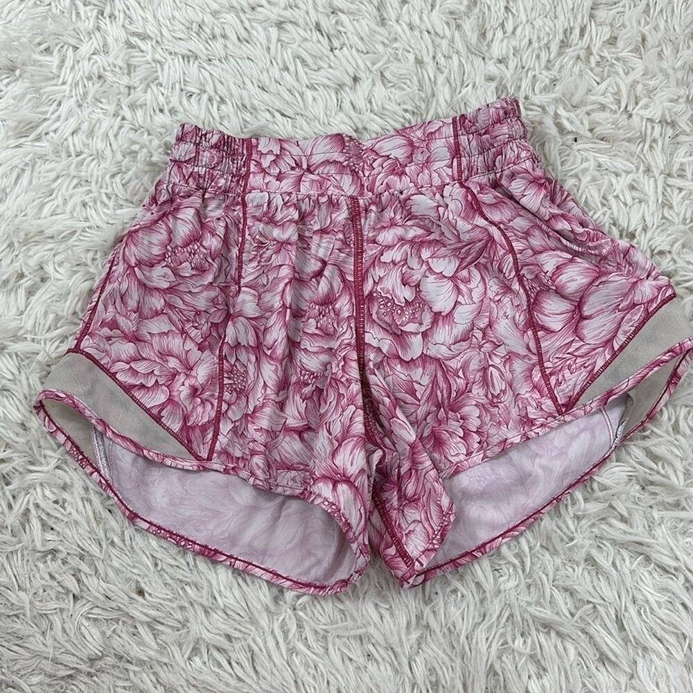 Lululemon Hotty Hot Short II *Long 4" Floral Bloom White Star Ruby / White